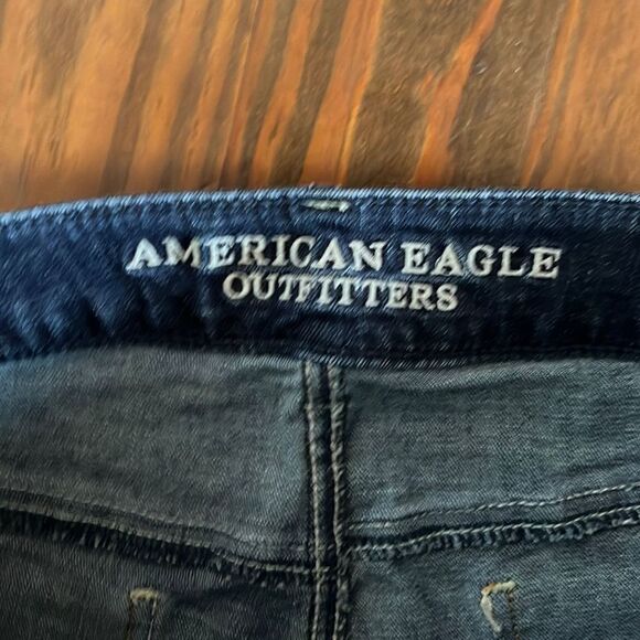 American Eagle Outfitters Straight Super Stretch cropped jeans. Size 10 - Picture 2 of 4